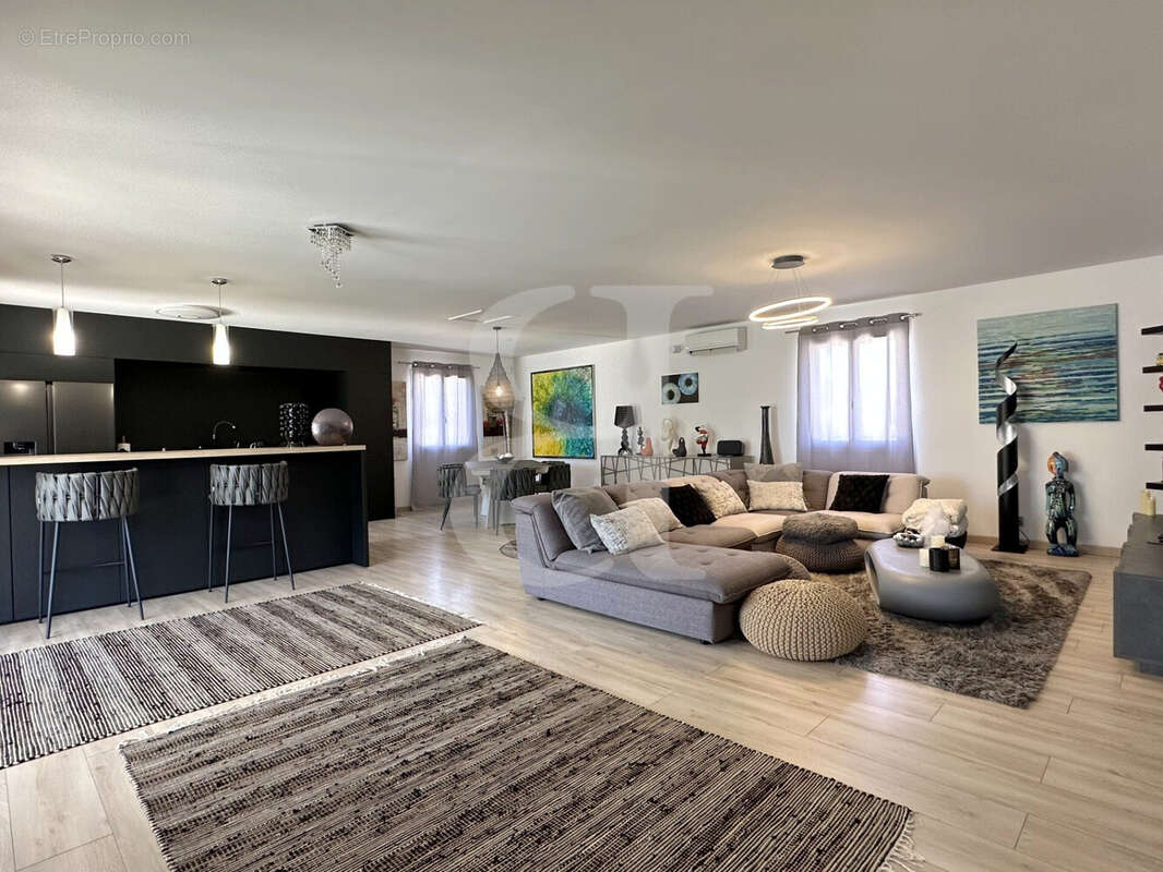 Maison à L&#039;ISLE-SUR-LA-SORGUE