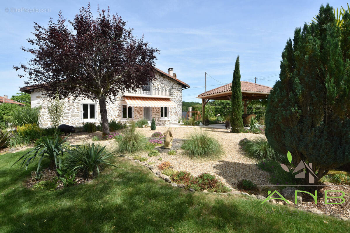 Maison à BUSSEROLLES