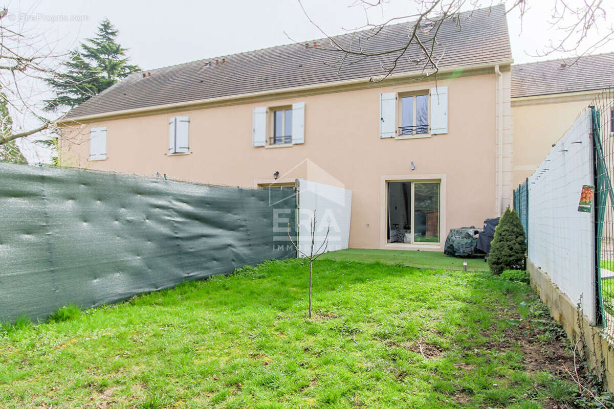 Appartement à SAULX-MARCHAIS