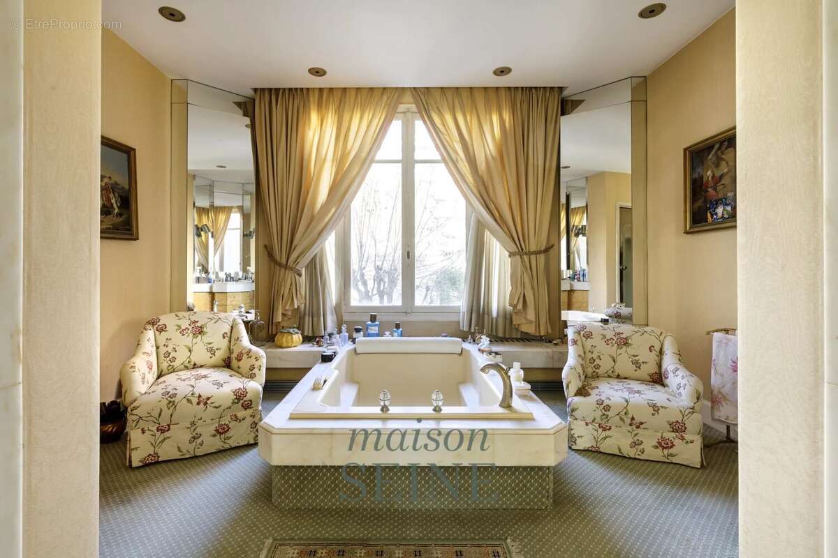 Maison à NEUILLY-SUR-SEINE