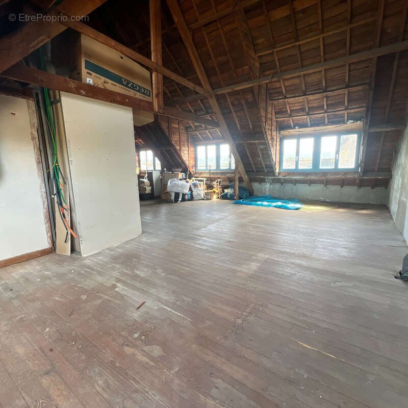 Appartement à CHATEAUNEUF-DU-FAOU