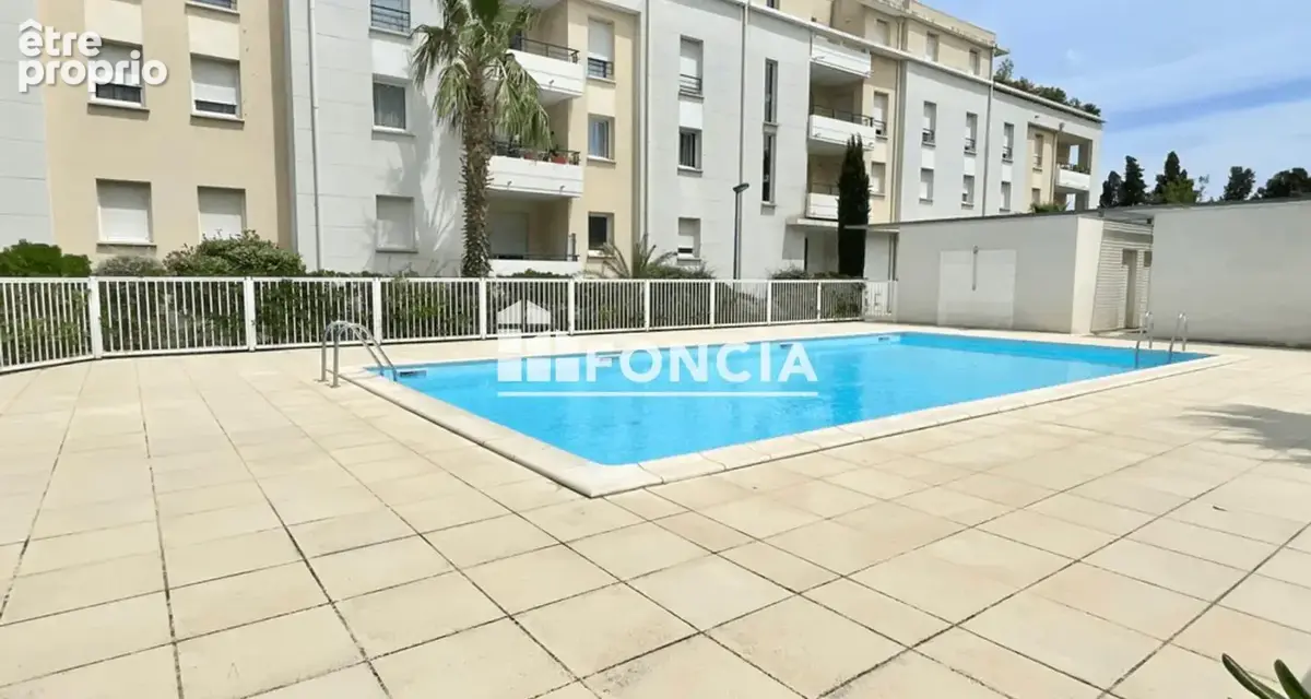 T3 avec terrasse, piscine, climatisation & 2 parkings – Aucun travaux - LOCAL A VELO - photo 2