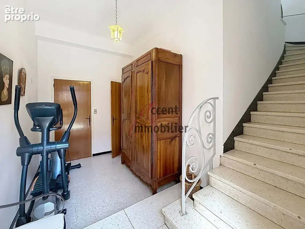 Maison de ville de 110m² avec double garage et cour. - photo 11