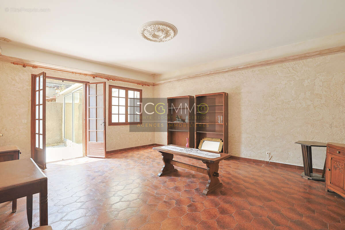 Bastide de 800m2 sur un terrain de 657m2 - photo 9