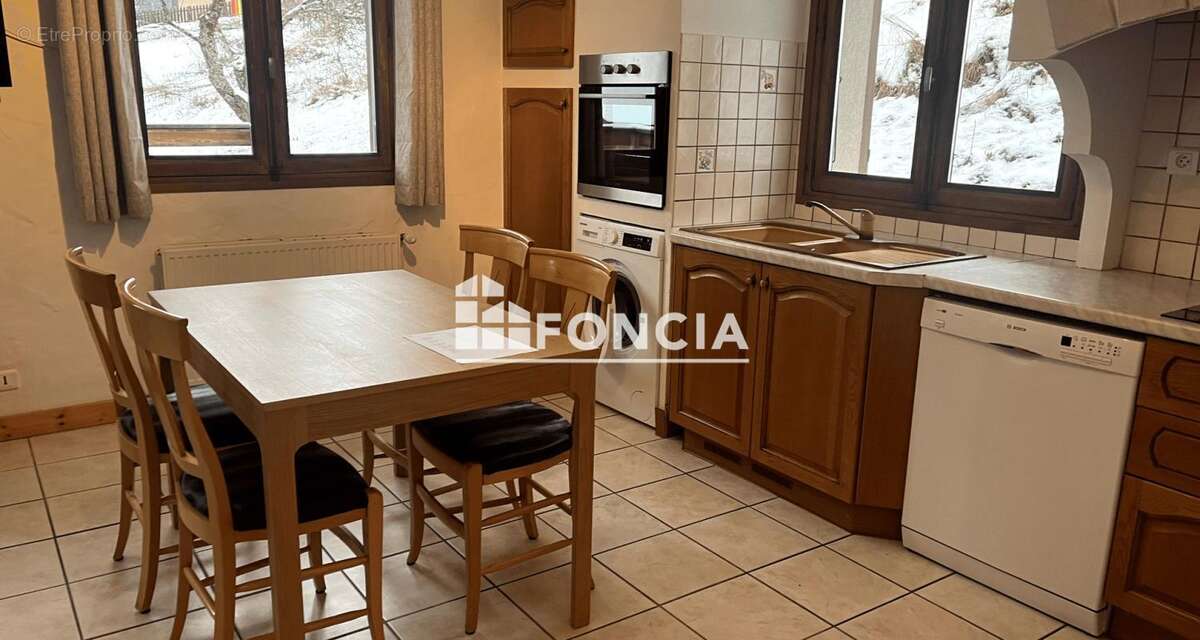 Maison avec un bel extérieur aux Allues - photo 4