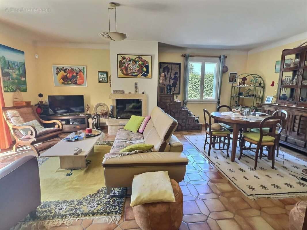 Maison 4 chambres avec piscine sur joli terrain arboré - photo 11