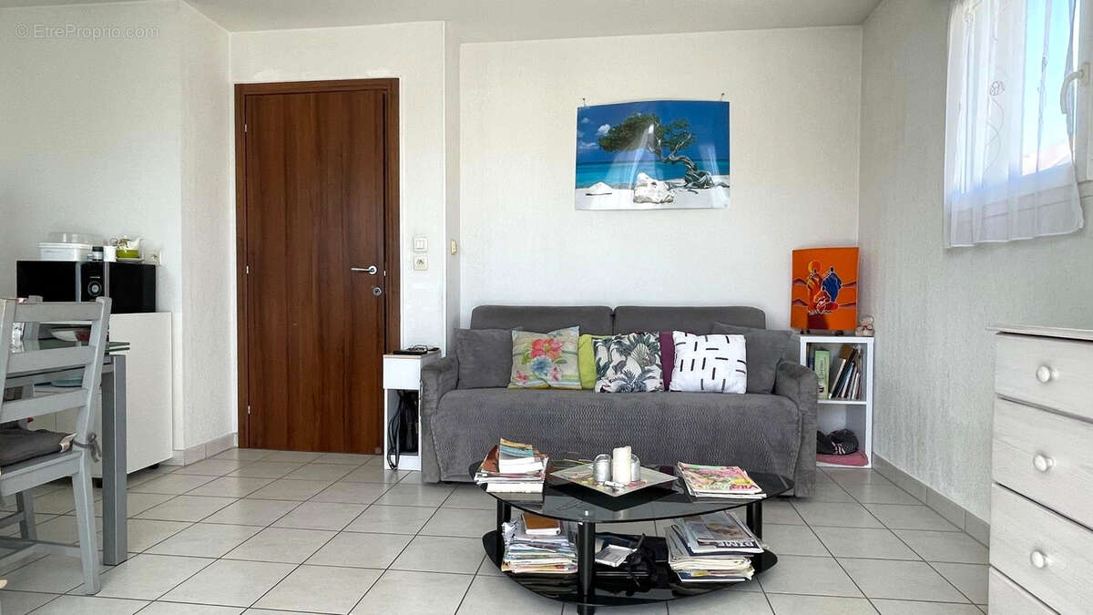 Appartement à ETREMBIERES
