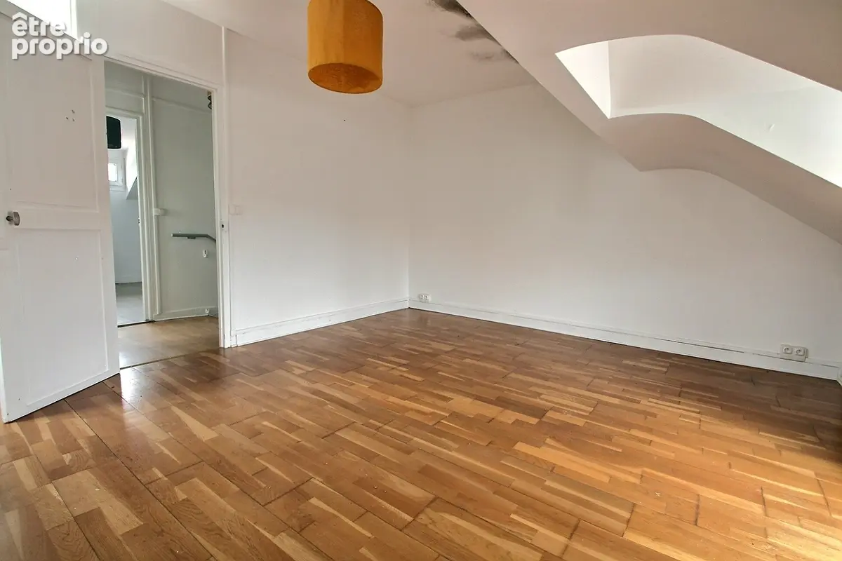 Maison de 5 pièces de 107m² avec jardin et parking - photo 5