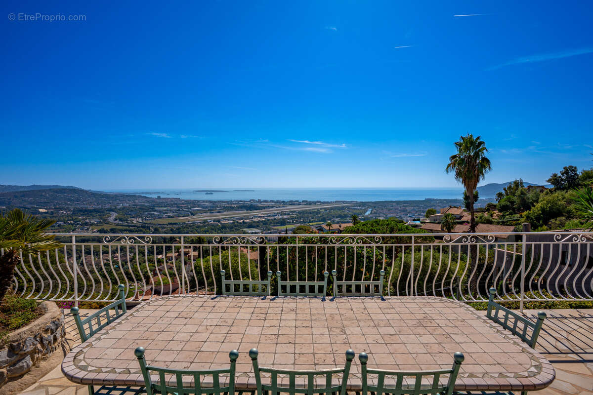 Maison à MANDELIEU-LA-NAPOULE