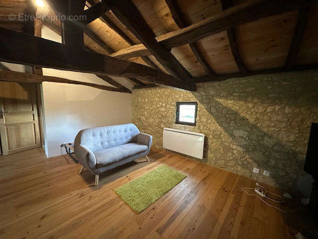 salon tv étage - Maison à VIC-FEZENSAC