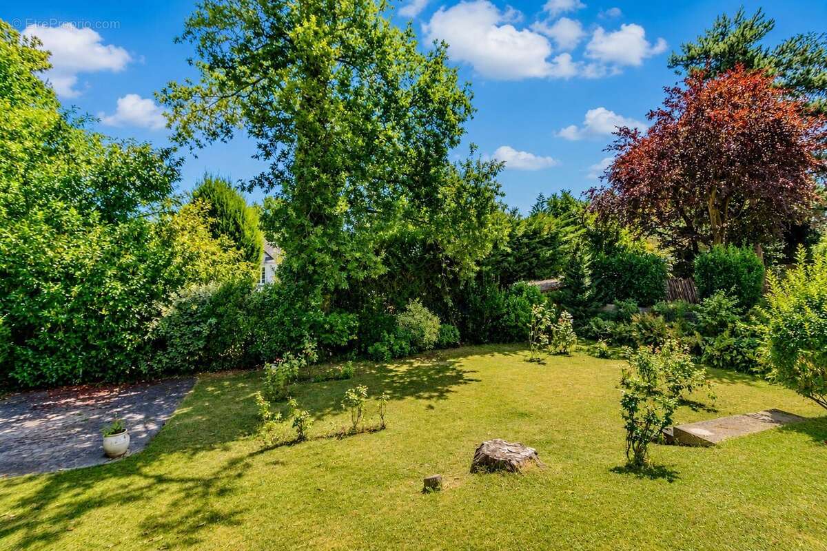 Maison 151 m² à La Celle-Saint-Cloud  - photo 5