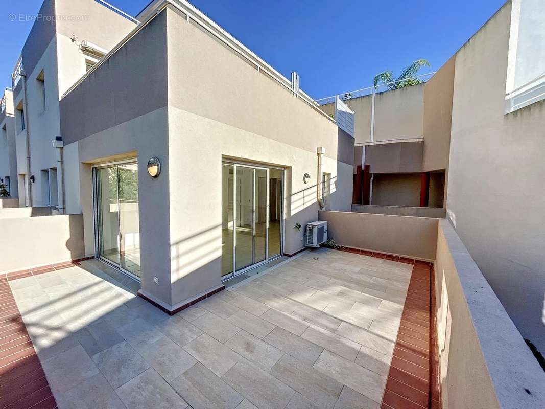 Appartement à MANDELIEU-LA-NAPOULE