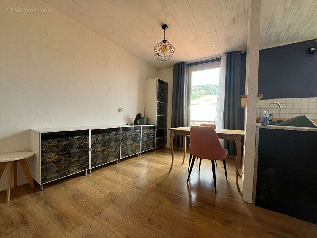 Appartement à LARAGNE-MONTEGLIN