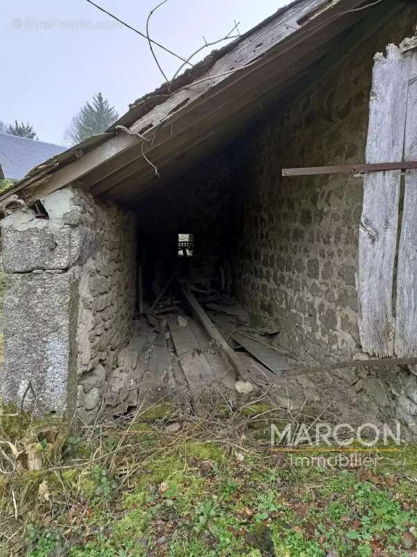 Maison à SAINT-MERD-LA-BREUILLE