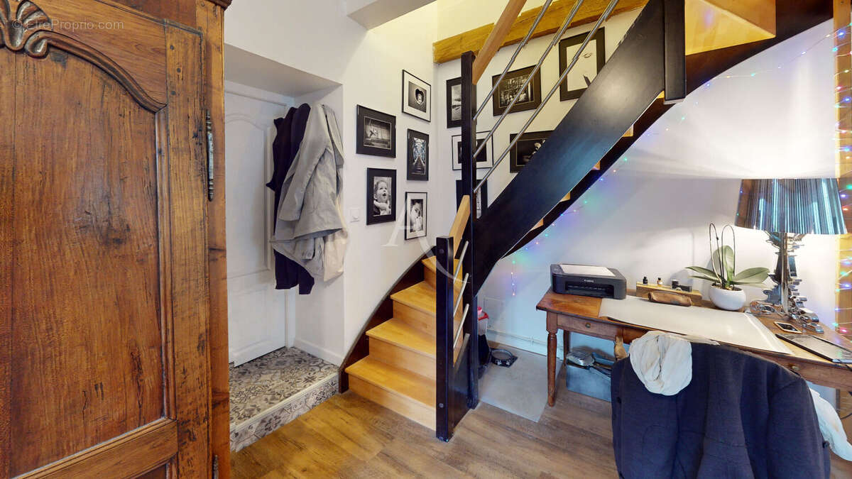 Maison à SAINT-DENIS-DE-L'HOTEL