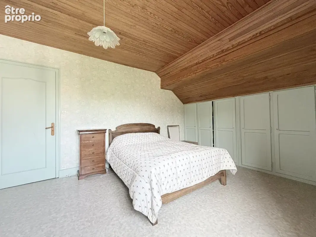 Maison individuelle -- Beaux volumes, véranda et terrain de 12 ares - photo 11