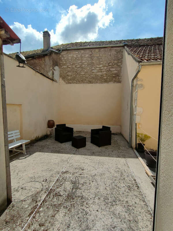 Maison à COULANGES-SUR-YONNE