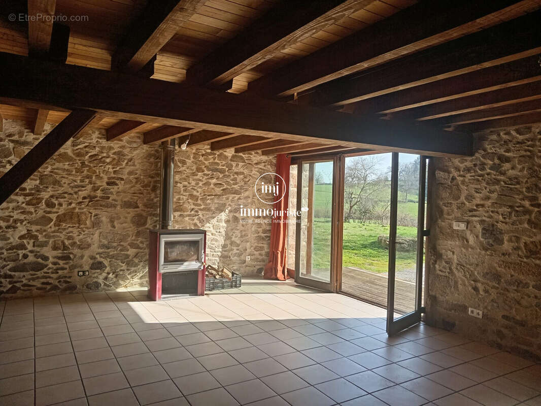Maison à BUJALEUF