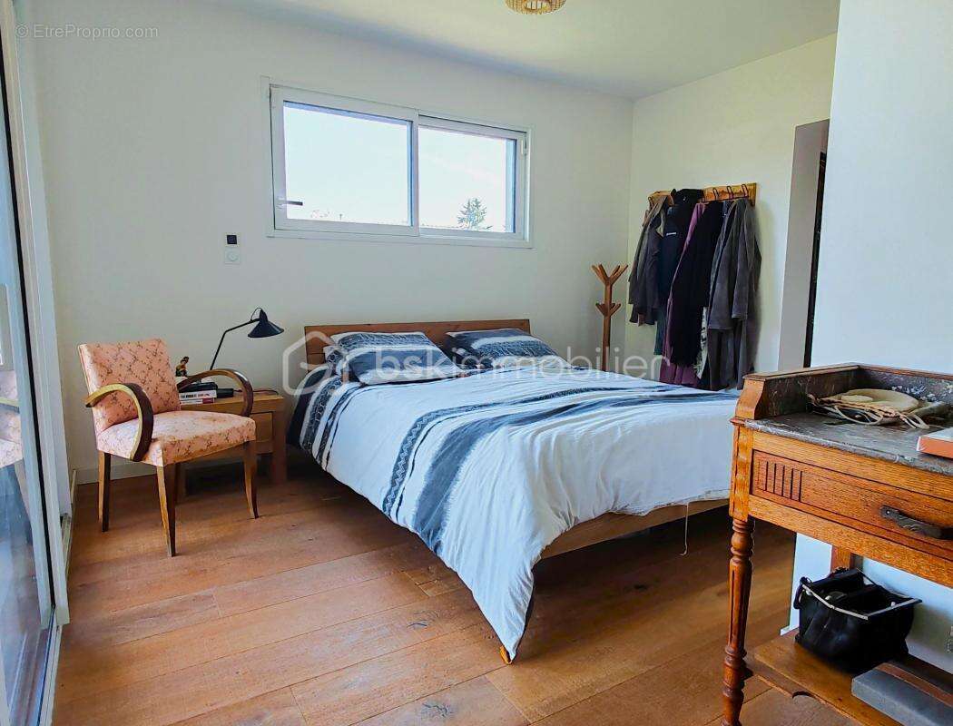 Maison à D&#039;HUISON-LONGUEVILLE