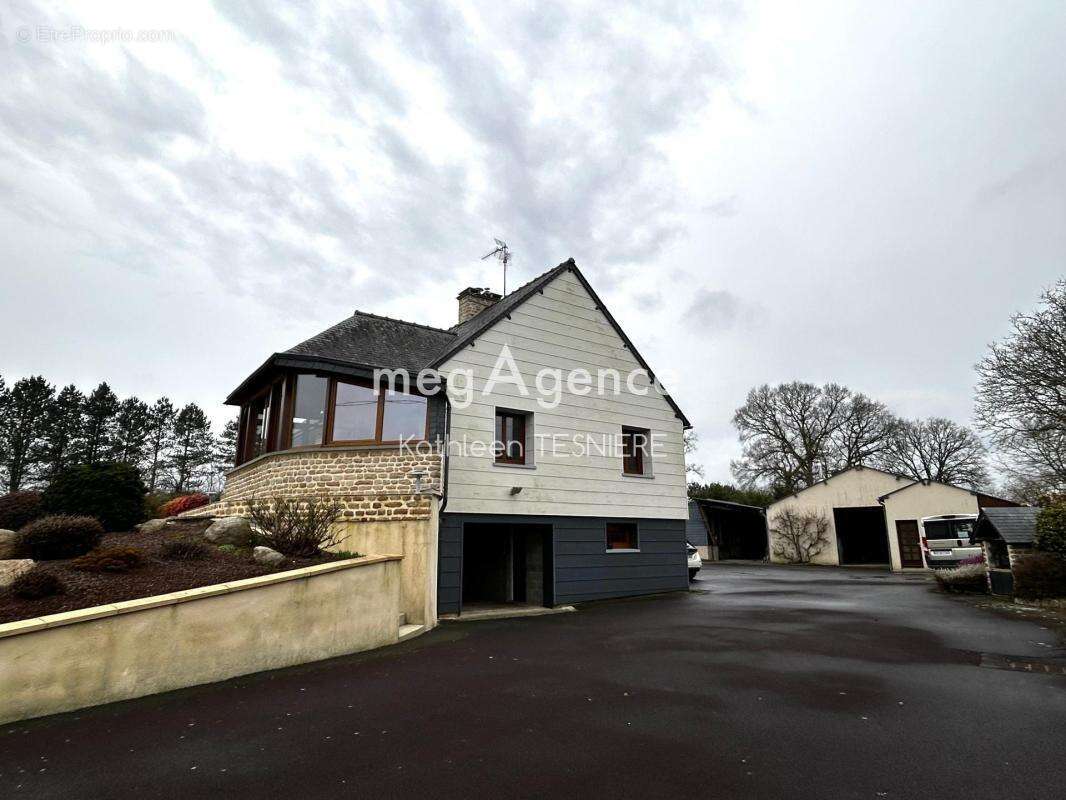 Maison à LA LANDE-D'AIROU