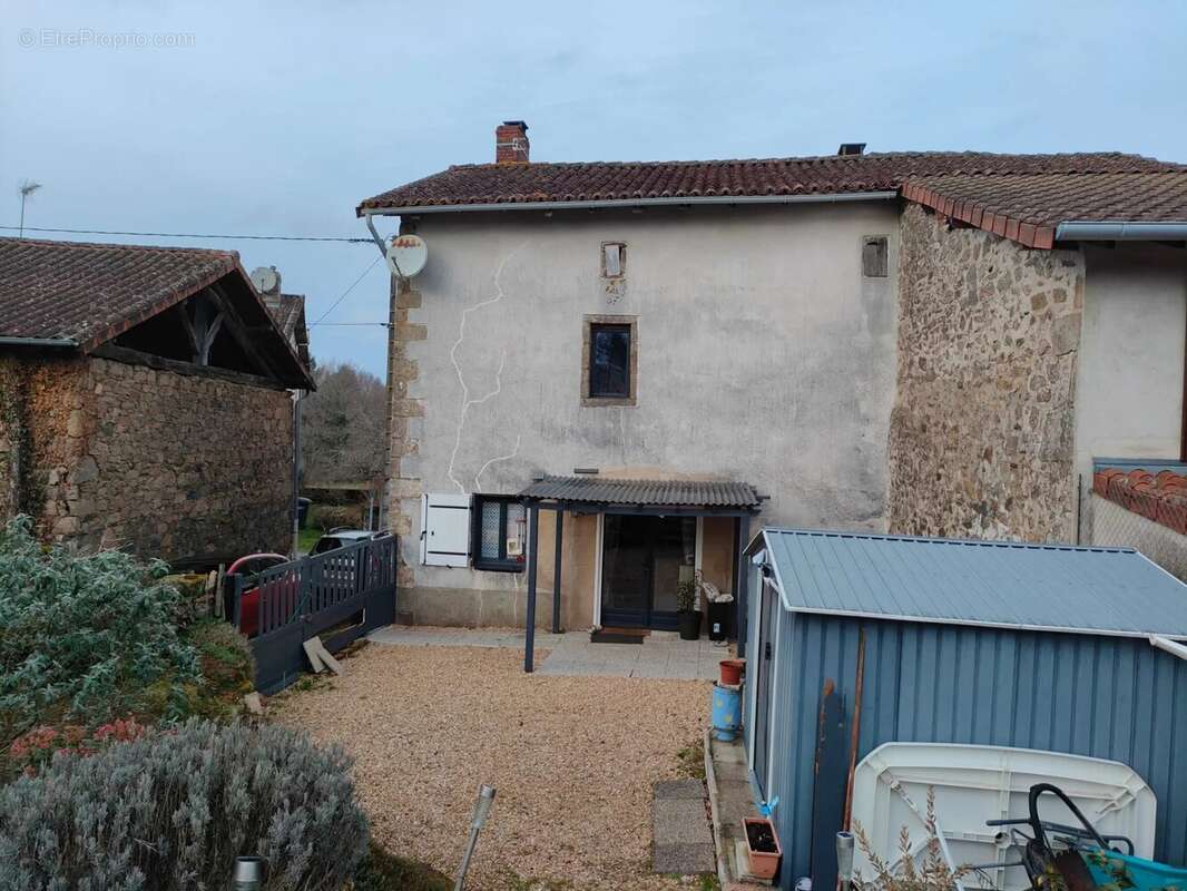 Maison à SAINT-LAURENT-SUR-GORRE
