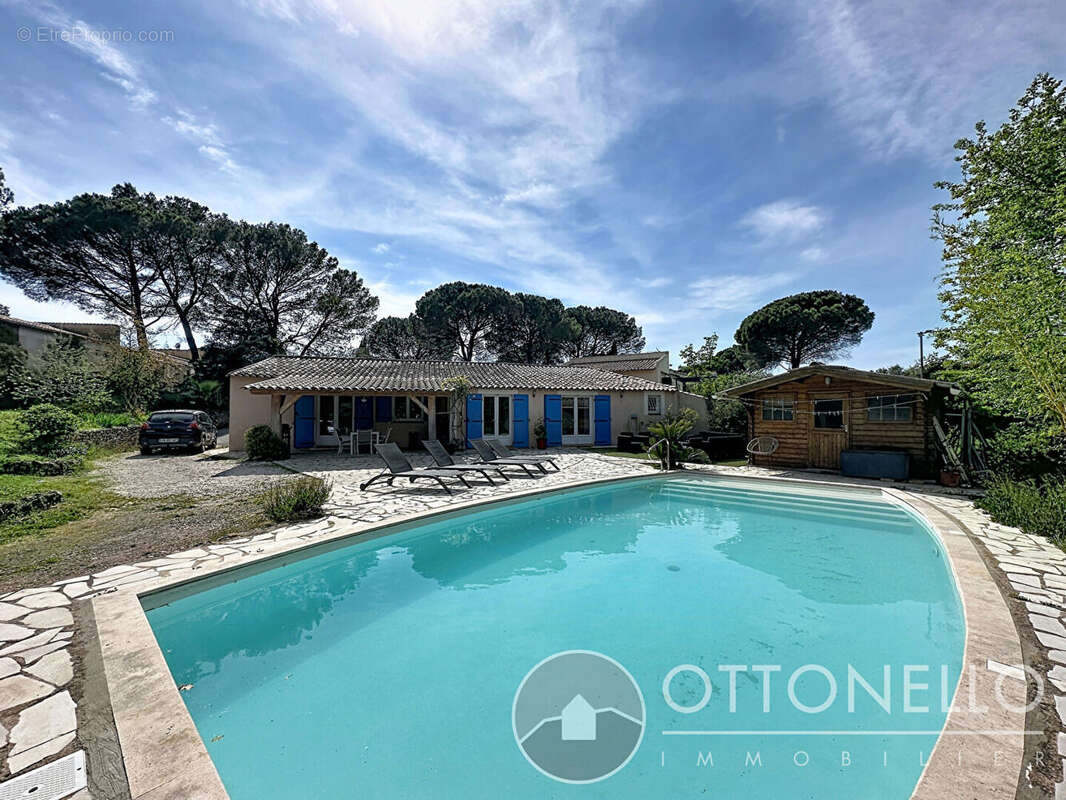 Maison à ROQUEBRUNE-SUR-ARGENS