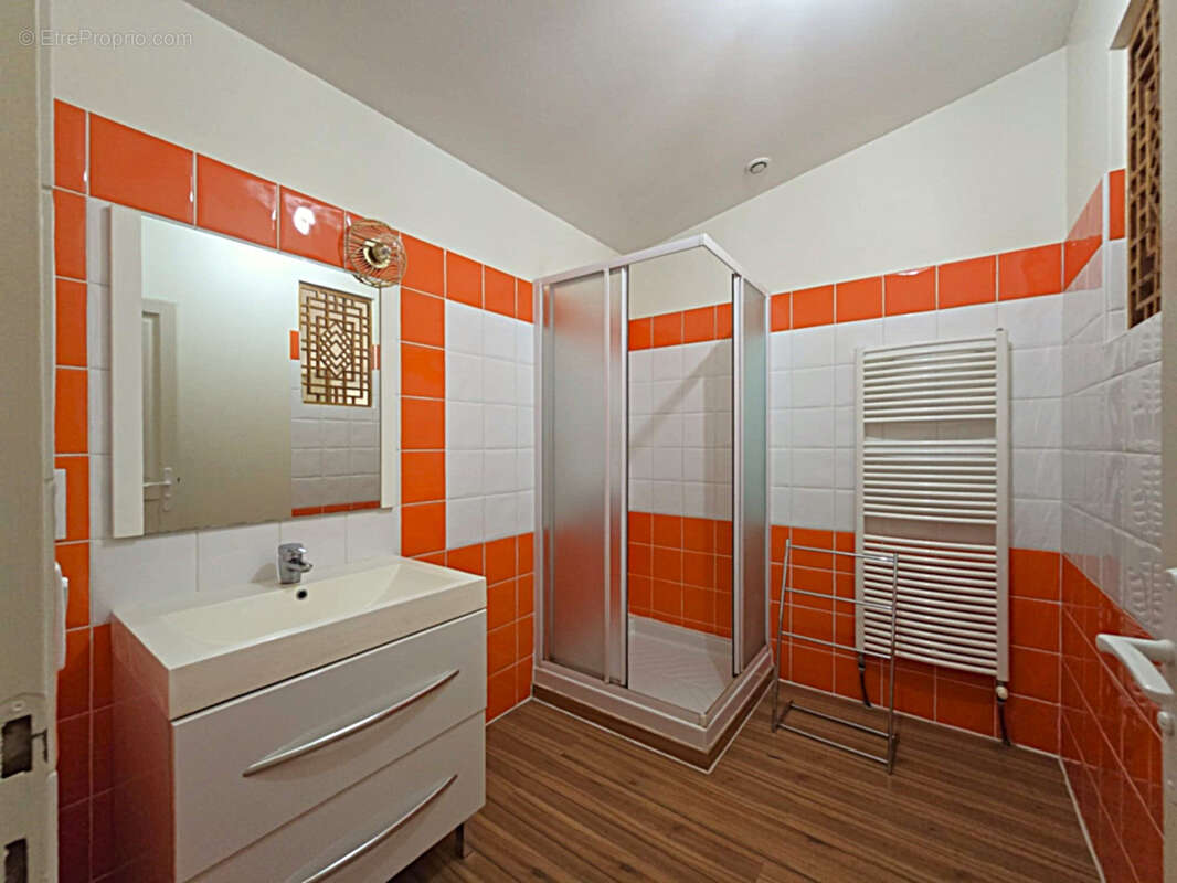 Rare - Délicieuse propriété 1,9 hectare maison rénovée et nombreuses dépendances - photo 21