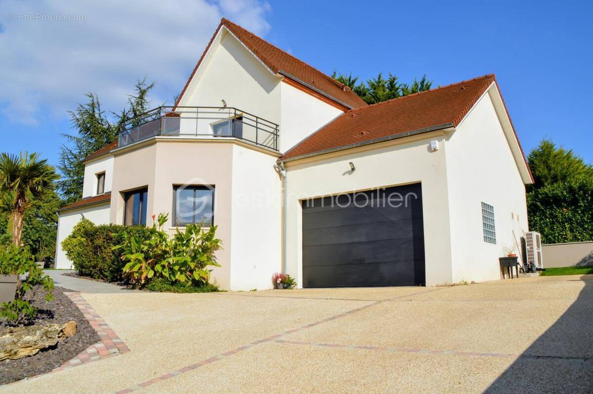 Maison à SAINTRY-SUR-SEINE