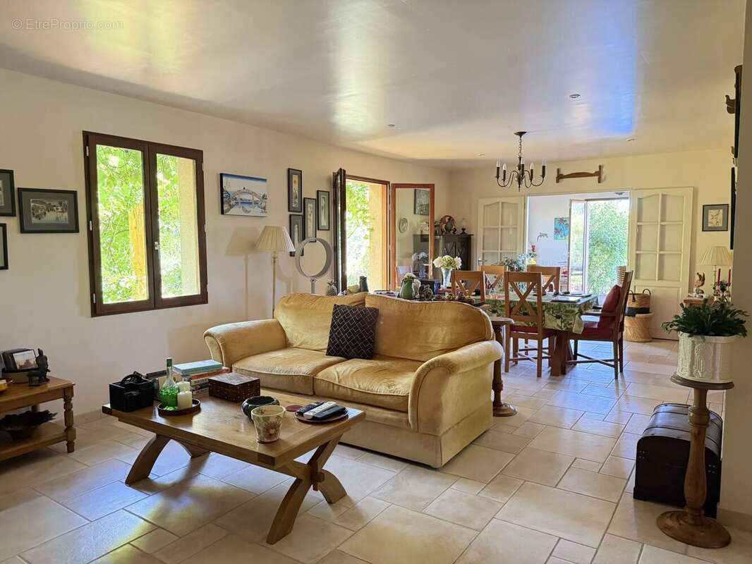 Maison Contemporaine avec Piscine et Près d’un Hectare de Terrain - photo 3