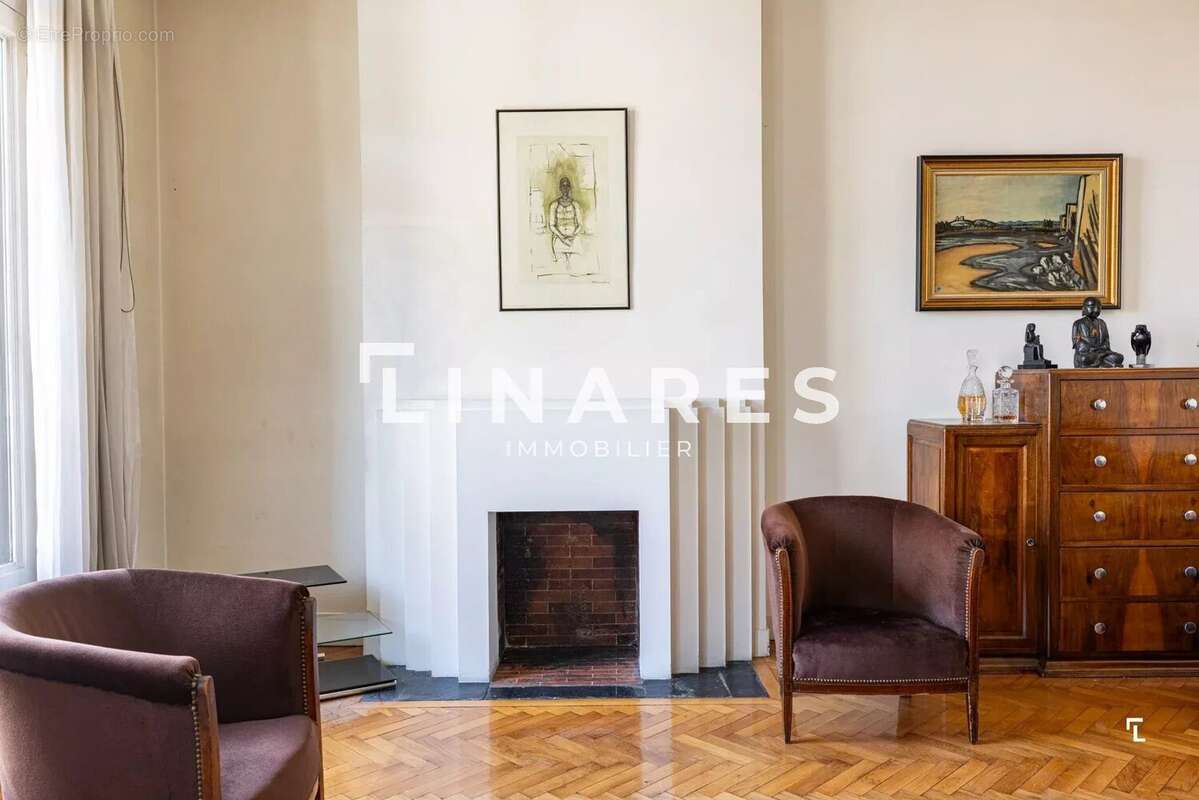 CENTRAL PARADIS - Appartement T4 de 158m2 - Balcon - Cave -  2 chambres de bonne - 13008 - photo 8