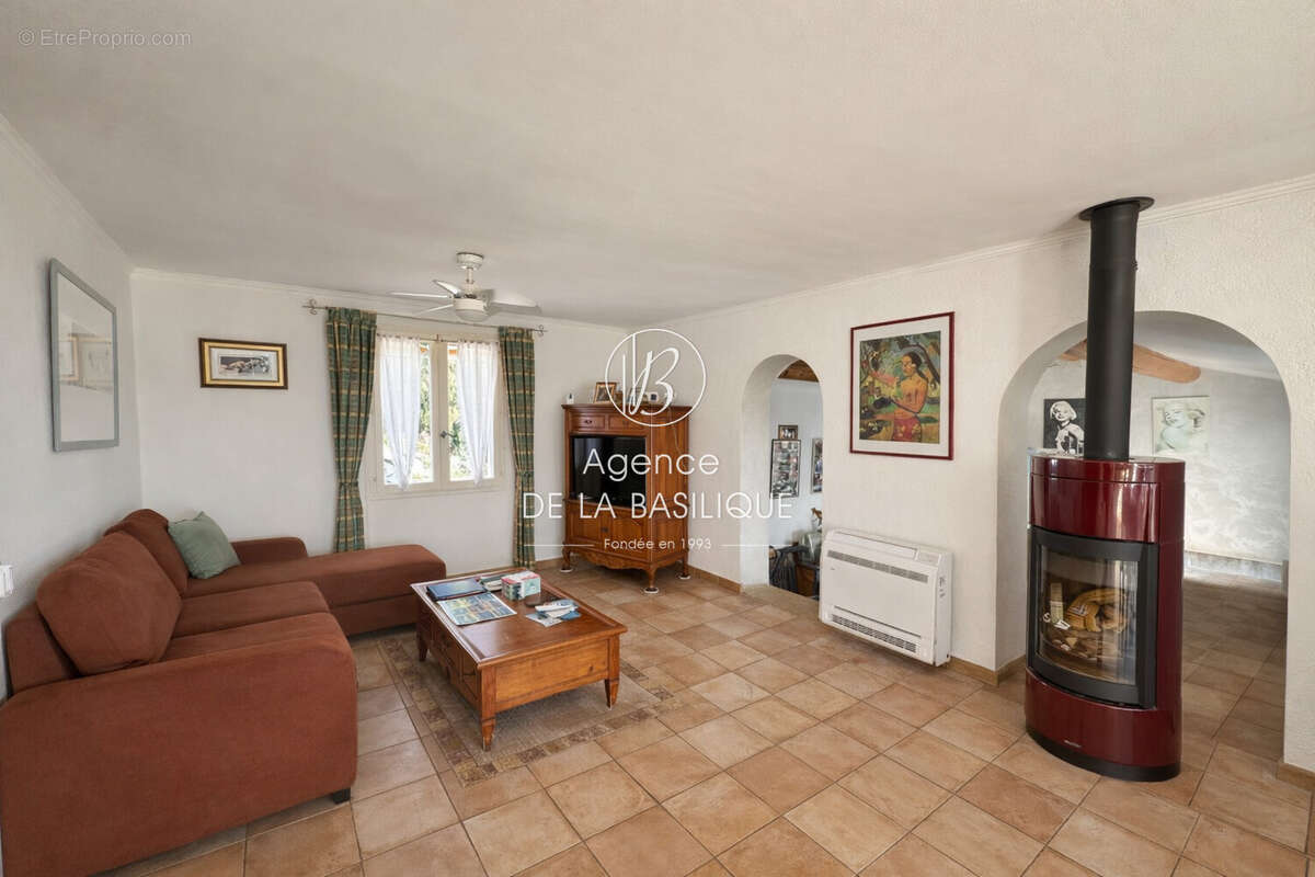 Maison à SEILLONS-SOURCE-D'ARGENS