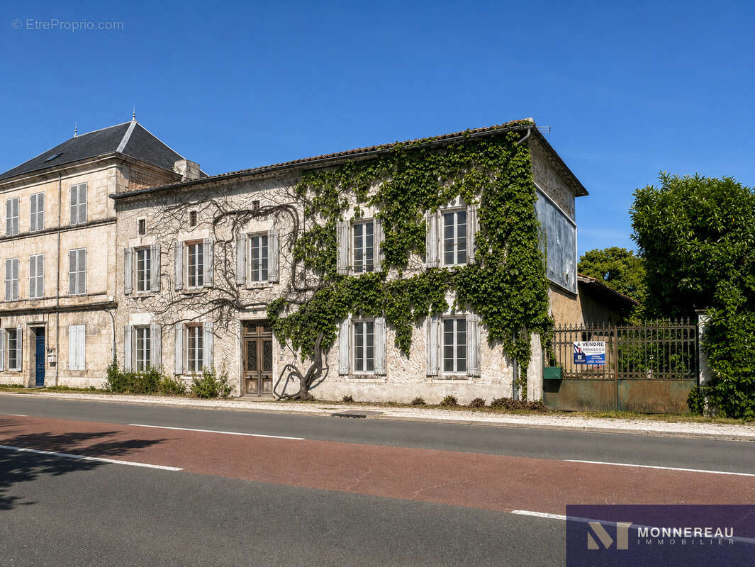 Maison à BARBEZIEUX-SAINT-HILAIRE