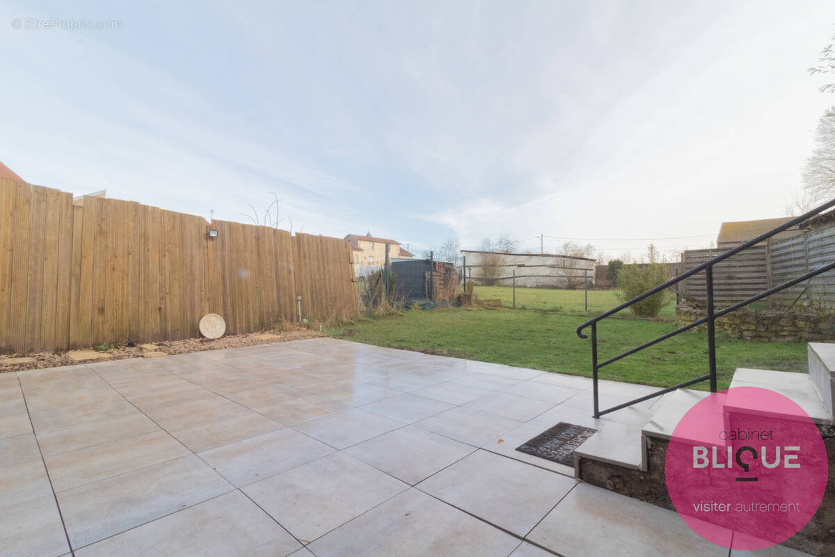 Maison à JALLAUCOURT