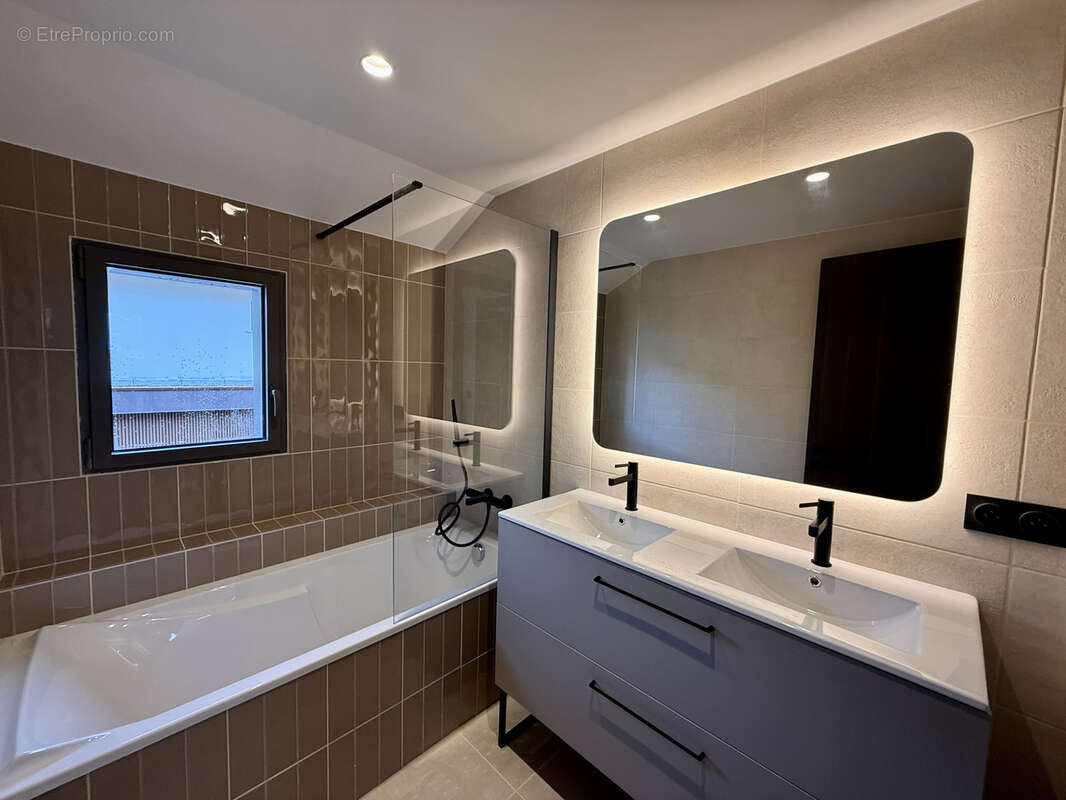 Maison à CRUSEILLES