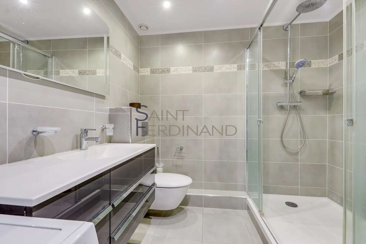 Appartement à PARIS-8E