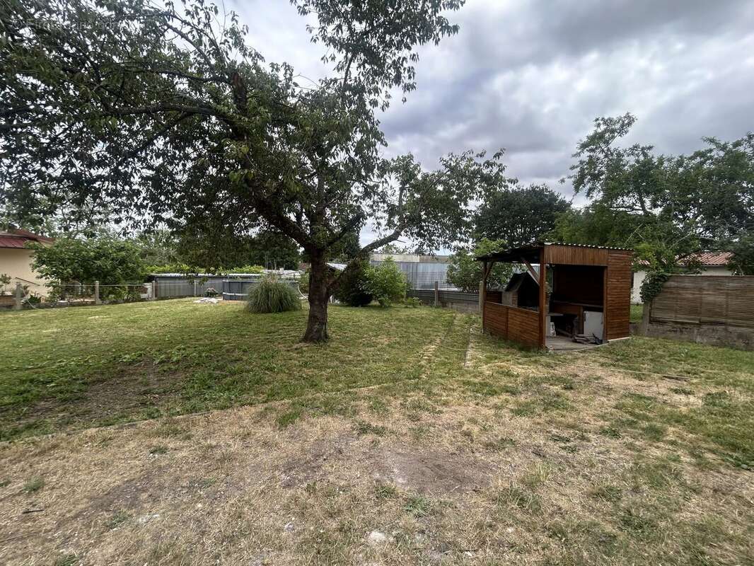 Maison 250 m² à Domerat  - photo 3
