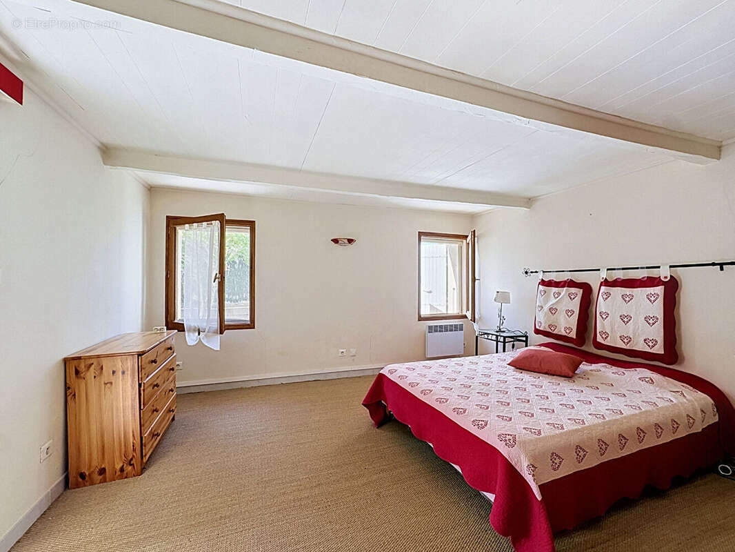 Vendre ensemble immobilier de 395 m² avec piscine à arles - photo 5