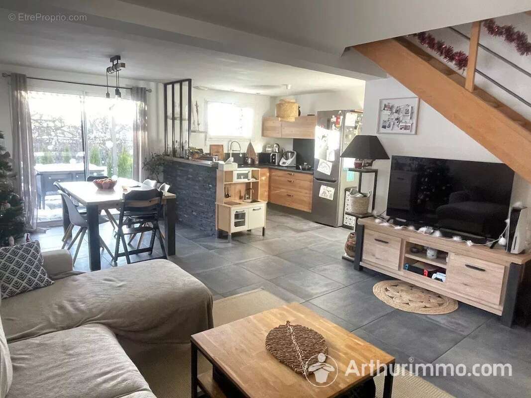 Maison à MONTPERREUX