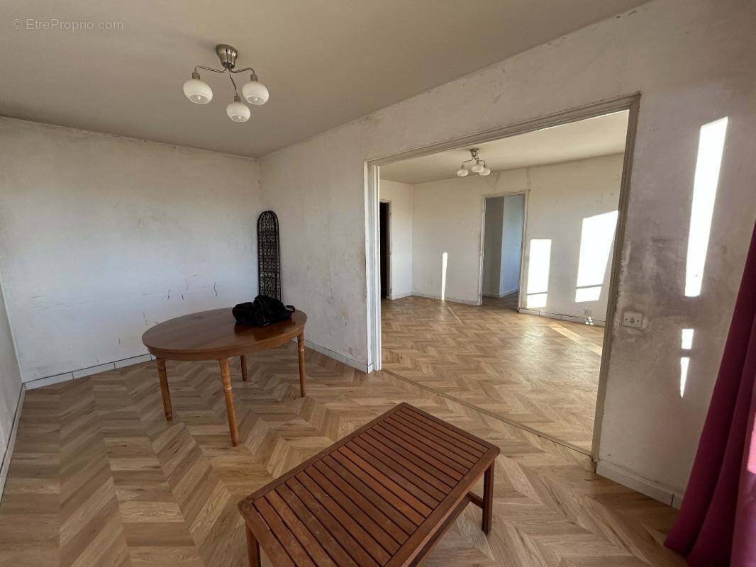 Appartement à DECINES-CHARPIEU