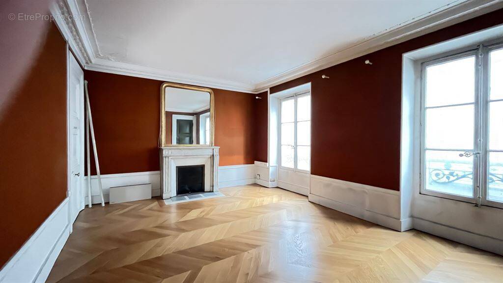 Appartement à PARIS-7E