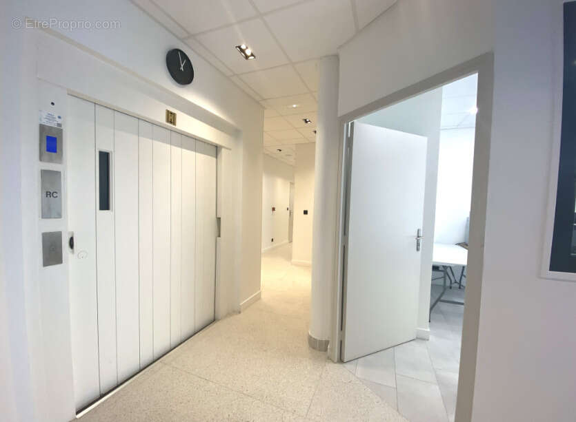 Commerce à PARIS-17E