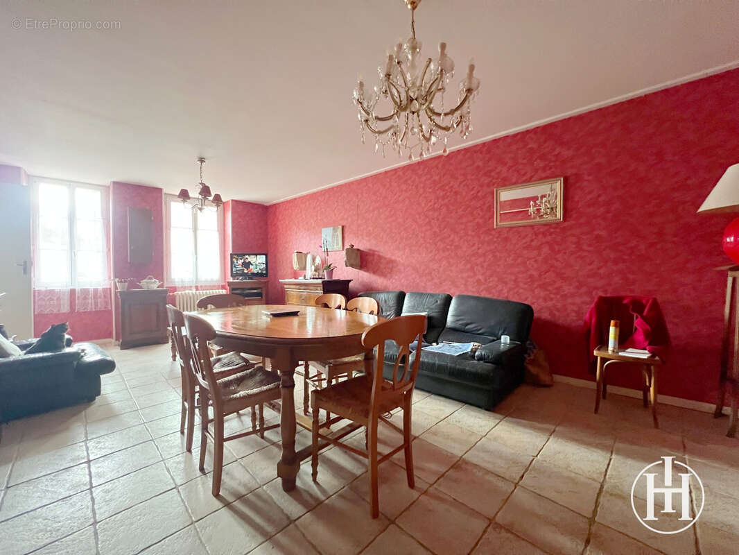 Maison à SAINT-AMAND-MONTROND