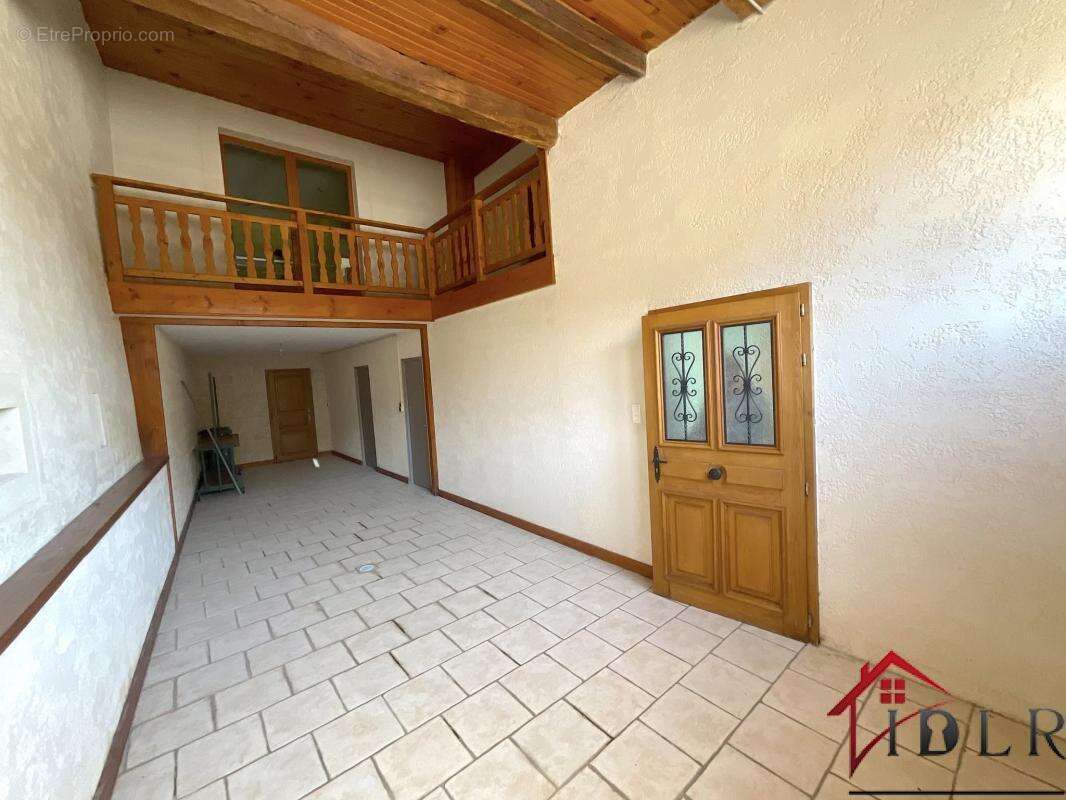 maison de type f6, 157 m2 sur un terrain de 533 m2 - photo 2