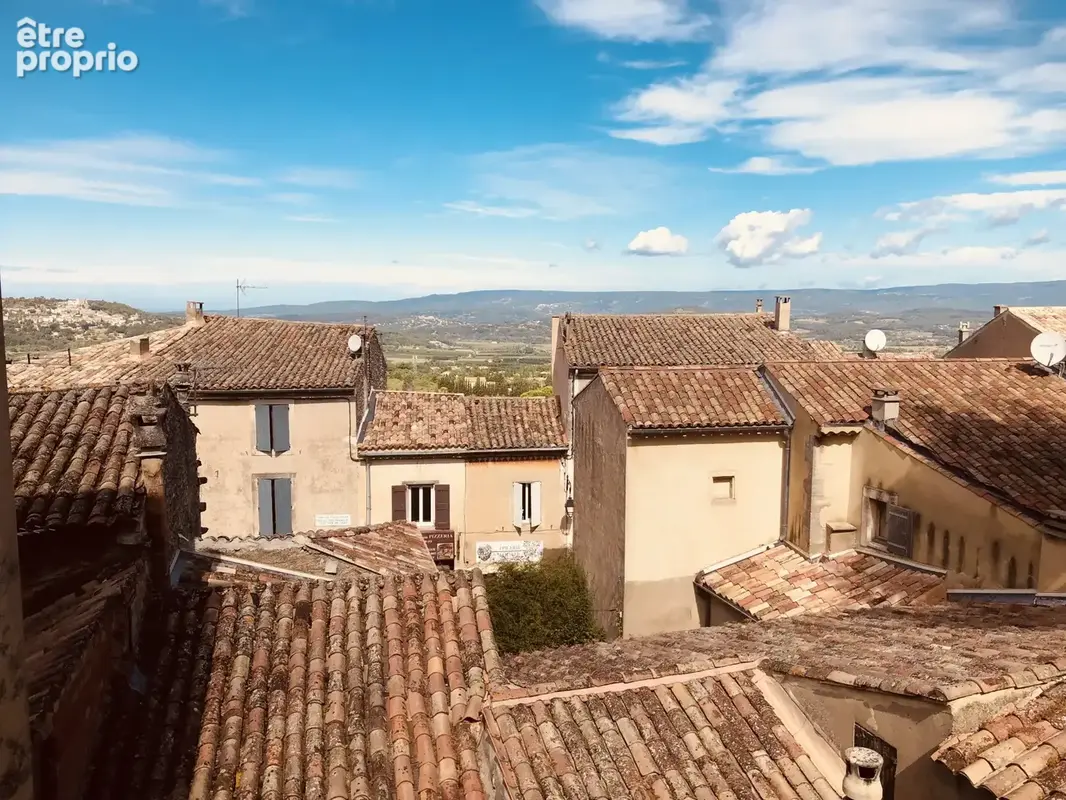 A Bonnieux, charmante maison de village rénovée et meublée, terrasse avec vue sur le Luberon. - photo 8