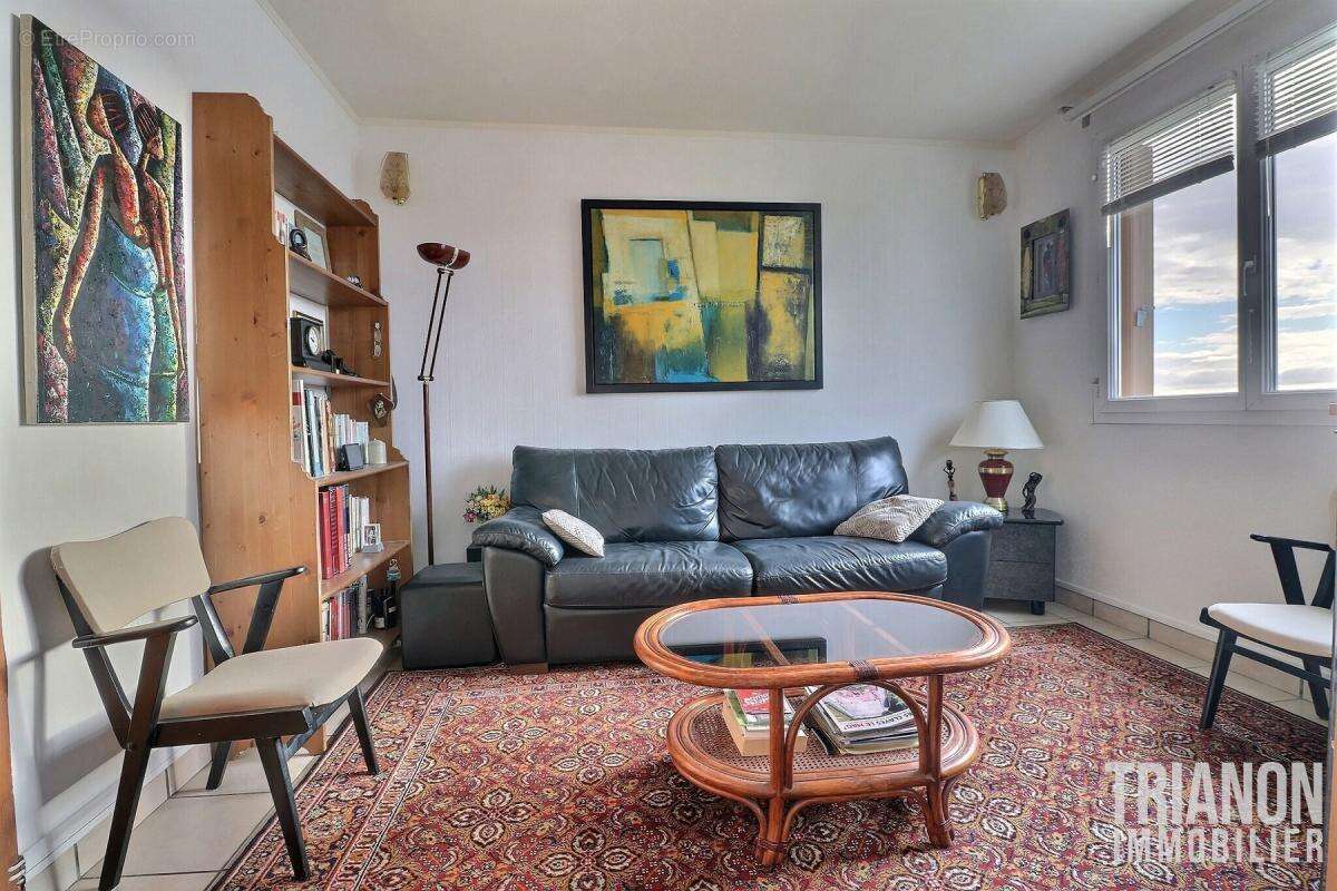 Appartement à LES CLAYES-SOUS-BOIS