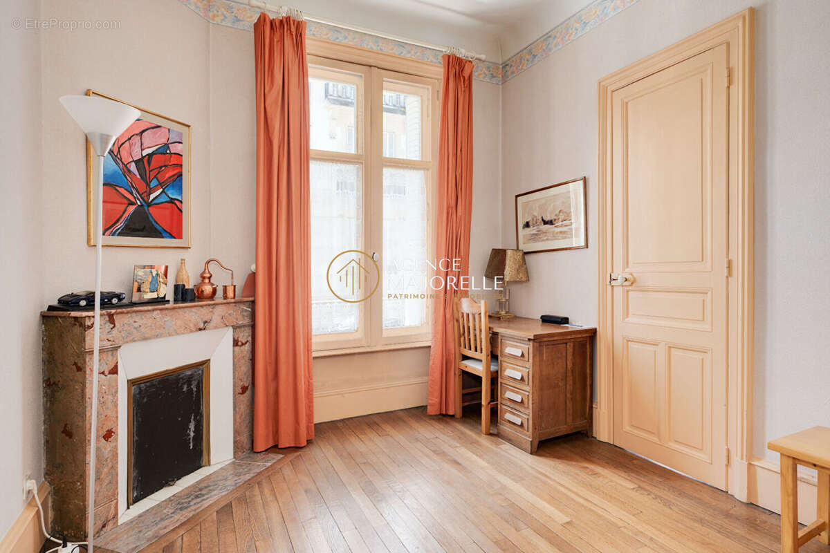 Appartement bourgeois de caractère - 148 m² - 4 chambres - photo 4