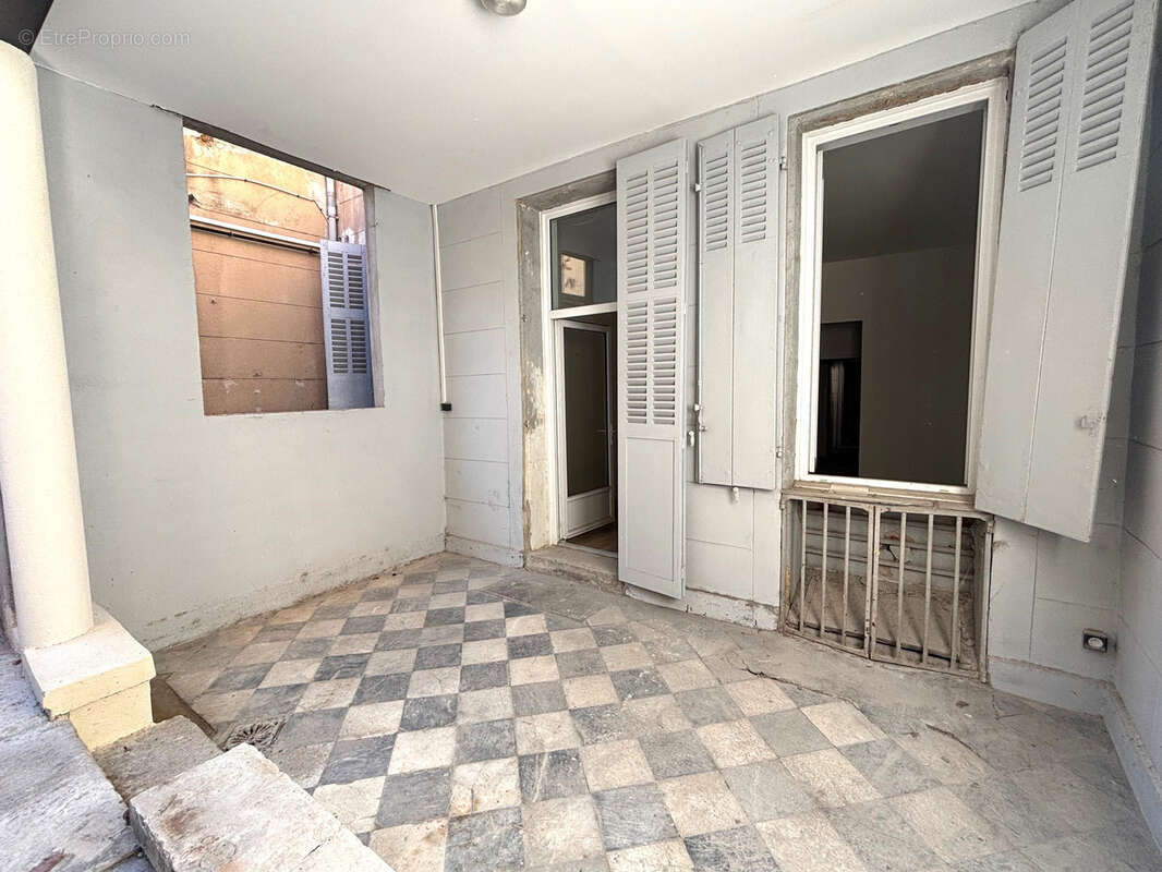 Appartement T2 + cour + dépendance - photo 6