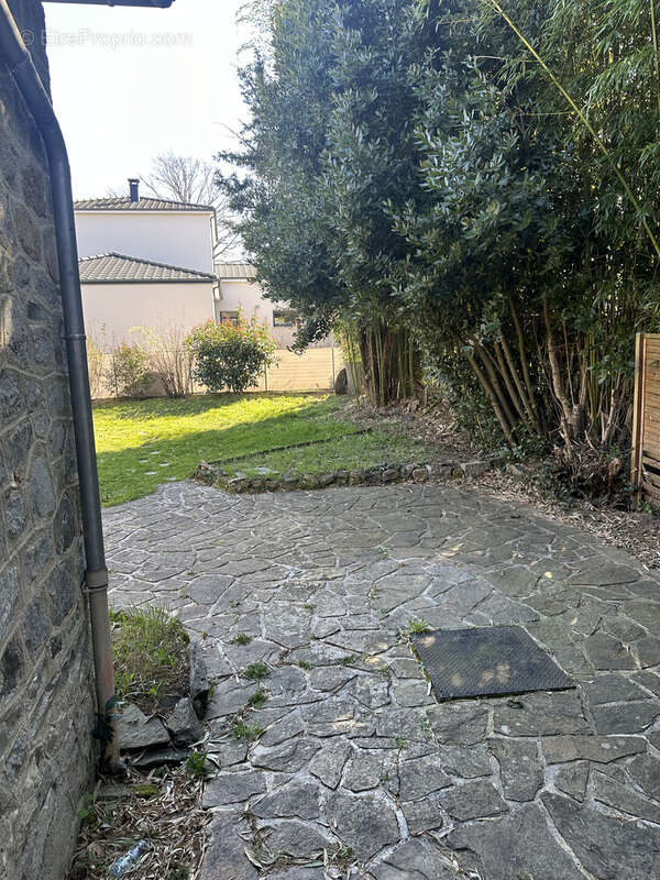 Maison à CONDAT-SUR-VIENNE