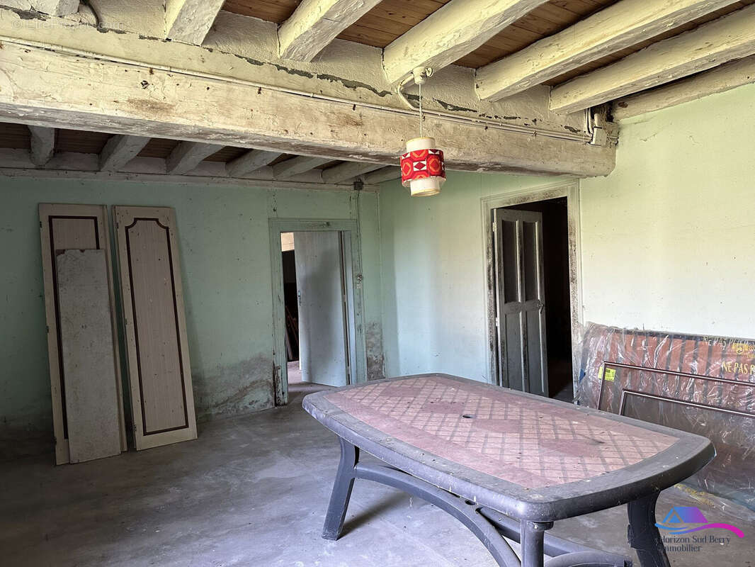 Maison Pièce 1 - Maison à VICQ-EXEMPLET