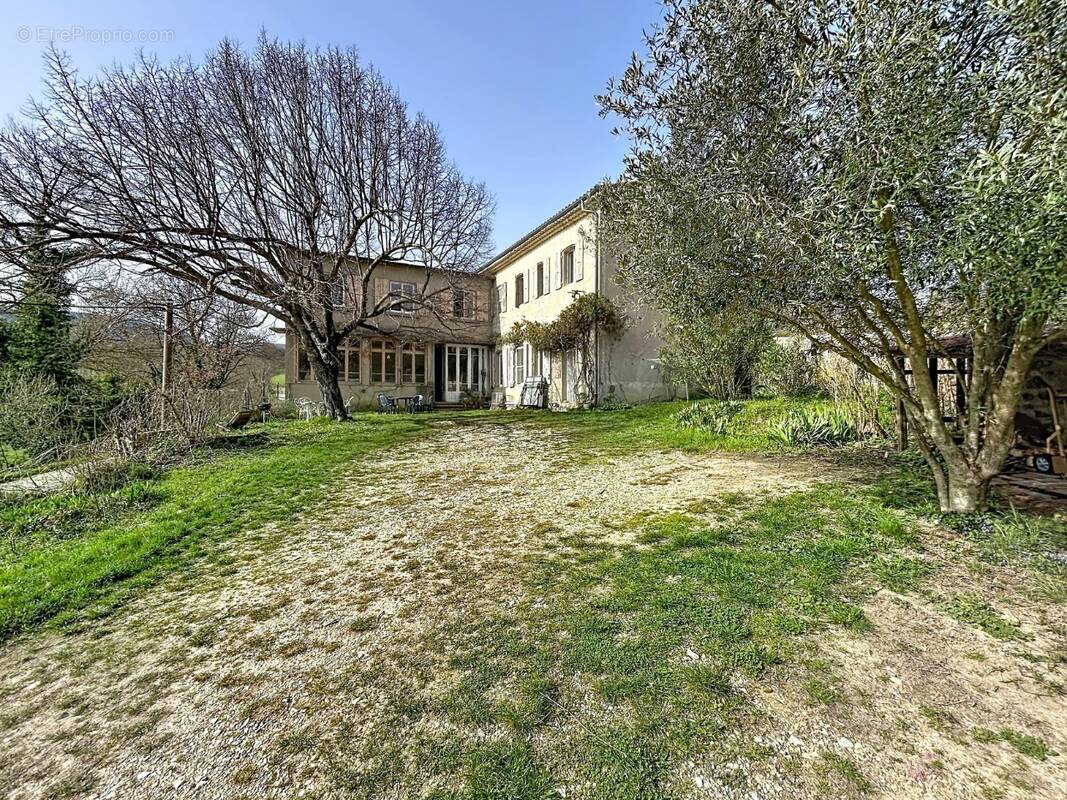 Maison à SAINT-MARTIN-SUR-LAVEZON